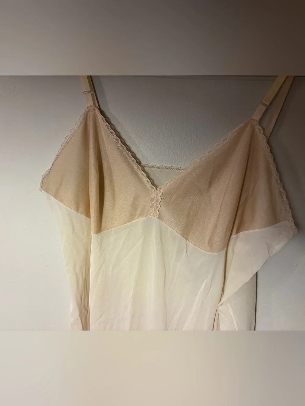 Vintage Vanity Fair Full Slip Ivory Beige Lace Trim Slip Dress Size 38 Large